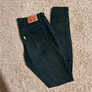 Dark green Levi’s skinny jeans